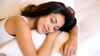 এক ঘুমে লাখ টাকা, অভিনব চাকরি দিচ্ছে ভারতেরই একটি সংস্থা