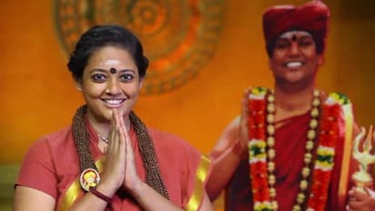 நாடும் இல்லை... வீடும் இல்லை... தனித் தீவில் இருந்து தப்பி ரஞ்சிதாவுடன் ஓடிய நித்தியானந்தா..!