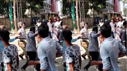 ನಿಂದಿಸಿದ ಸವಾರನಿಗೆ ಬಿತ್ತು ಟ್ರಾಫಿಕ್ ಪೊಲೀಸರಿಂದ ಗೂಸಾ