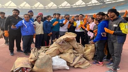 ప్లగింగ్ ద్వారా 2.7 టన్నుల ప్లాస్టిక్ సేకరించిన "రన్ టు మేక్ కంట్రీ ఫ్రీ"