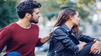 क्या आपके पति हैं शक्की मिजाज के? इस तरह पेश आने पर कम होगी मुश्किल