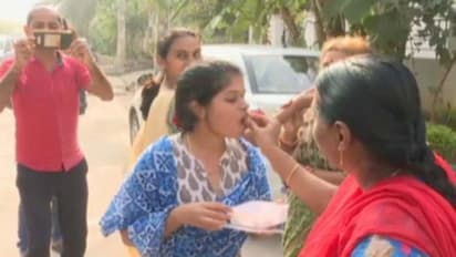 Disha accused encounter: దేశవ్యాప్తంగా సంబరాలు, దిశ కాలనీలో...