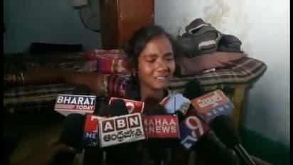 నా భర్త మృతదేహన్ని అప్పగించండి: చెన్నకేశవులు భార్య