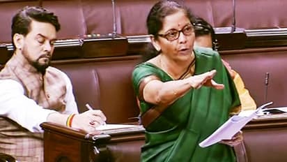 Budget 2020:పార్లమెంటులో ఆర్థిక సర్వే ప్రవేశపెట్టిన కేంద్ర మంత్రి నిర్మల...