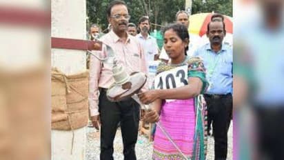 ராக்கெட் வேகத்தில் மின்கம்பம் ஏறும் வீர தமிழச்சி..! 2 குழந்தைக்கு தாய்... செம பிட்னஸ் உடம்பு.. அரசு வேலை..! குவியும் பாராட்டு ..!