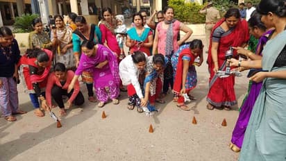 photo gallery:నిందితుల డెడ్‌బాడీలు... ఎన్‌కౌంటర్‌పై సంబరాలు