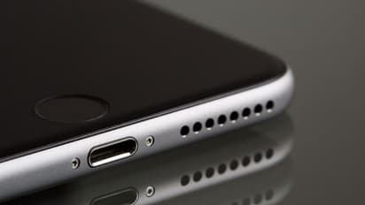 ఆపిల్ ఐఫోన్ SE 2 ప్లస్...పూర్తిగా వైర్‌లెస్ ఫోన్