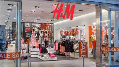 ബംഗ്ലാദേശിലെ വസ്ത്രനിർമ്മാണശാലകൾ അടച്ചുപൂട്ടി; എച്ച് ആൻഡ് എമ്മിനും സാറയ്ക്കും തിരിച്ചടി 