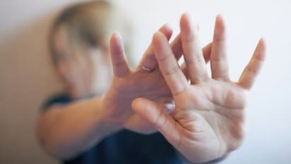 குழந்தை பிறக்க விரீயம் மிக்க மருந்து ரெடி..வா... நம்பிபோன இளம்பெண்ணை சீரழிக்க முயன்ற சித்த மருத்துவர்..!