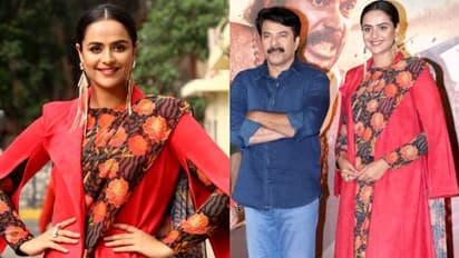 സാരിയോടൊപ്പം ജാക്കറ്റ്; മമ്മൂട്ടിക്കൊപ്പം സ്റ്റൈലിഷായി മാമാങ്കം നായിക