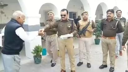 হায়দরাবাদের চারমিনার এলাকায় পুলিশের হানা, নাগরিকত্বের নথি চাইল পুলিশ