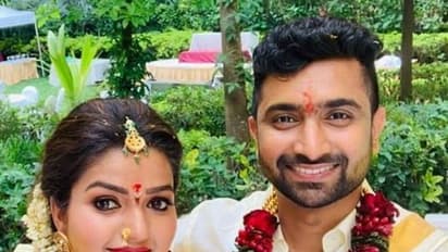 வித்தியாசமான முறையில் கொரோனா முத்தம்... இரண்டாவது கணவருடன் பிரபல நடிகையின் அட்ராசிட்டி...!