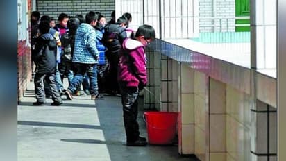 इस देश के स्कूलों में जमा किया जाता है कुंवारे लड़कों का पेशाब, फिर उससे बनाते हैं...