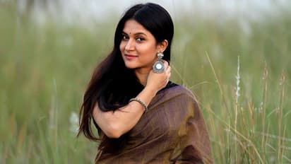 ১৫ বছর পার, শাশুড়ি মায়ের আহ্বানেই রবি স্মরণে নৃত্য পরিবেশন মিথিলার