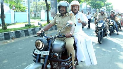 ഹെല്മറ്റിന്റെ പ്രാധാന്യം ഓര്മിപ്പിച്ച് ഗതാഗത മന്ത്രിയുടെ ബോധവത്ക്കരണ റാലി