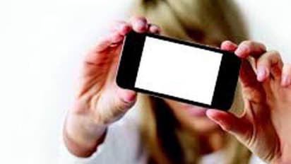 ಫೋಟೋ, ವಿಡಿಯೋ ಲೀಕ್ ಬೆದರಿಕೆ: ಮಹಿಳಾ ಹೋಂಗಾರ್ಡ್ಗೆ ಬ್ಲ್ಯಾಕ್ಮೇಲ್!