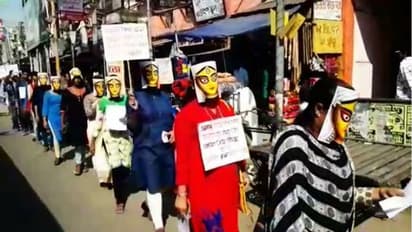 দুর্গা রূপে পথে নামলেন মহিলারা, অসুর নিধনের ডাক
