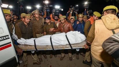 PHOTOS: उन्नाव रेप पीड़िता के परिवार की चीखों से रात में उदास था पूरा गांव, ऐसा दिखा मंजर