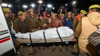 उन्नाव केस: रात को ही अंतिम संस्कार कराना चाहते थे अफसर, गांव में उमड़ा हुजूम तो बदल गया इरादा