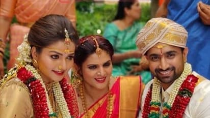 கோலாகலமாக நடந்து முடிந்த 'நந்தினி' சீரியல் நடிகை 'நித்யா ராம்' இரண்டாவது திருமணம்..! போட்டோ கேலரி..!