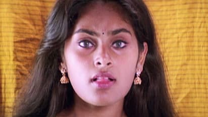 16 வயதில் சூர்யாவுக்கு ஹீரோயின்... நான்கே படத்தில் காணாமல் போன நடிகை ஸ்ருதிகா..! 33 வயதில் ஆள் அடையாளம் தெரியாமல் மாறி இருக்கும் லேட்டஸ்ட் புகைப்படங்கள்..!