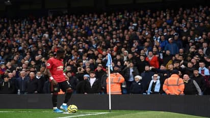 പ്രീമിയര് ലീഗില് കാര്യങ്ങള് കൈവിട്ട് പോകുന്നു; മാഞ്ചസ്റ്റര് യുനൈറ്റഡ് പരിശീലനം നിര്ത്തി