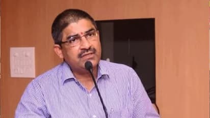 వైఎస్ జగన్ కు చిరాకు: ఎల్వీ ఉదంతంతో సినిమా