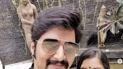 ನಿರೂಪಕ ನಿರಂಜನ್‌ ದೇಶಪಾಂಡೆ ಪತ್ನಿ ಹೀಗಿದ್ದಾರೆ ನೋಡಿ!