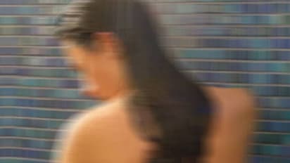 சிறுமி குளிப்பதை வீடியோ எடுத்து மிரட்டிய உறவுக்கார பெண் !!  பாலியல் தொழிலில் ஈடுபடுத்தியதாக கைது !!