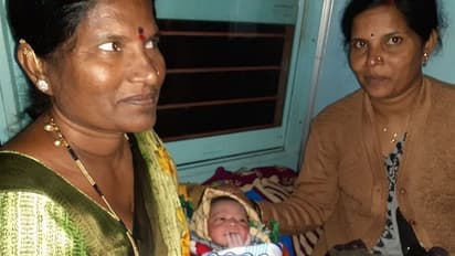 ಯಾದಗಿರಿ: ಓಡುವ ರೈಲಿನಲ್ಲೇ ನಡೆಯಿತು ಹೆರಿಗೆ..!