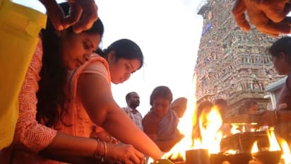 பாகுபாடின்றி கொண்டாடப்படும் தீபம்! அகல் விளக்குகளை ஏற்றி மகிழ்ந்த வெளிநாட்டவர்! Exclusive புகைப்படங்கள்!