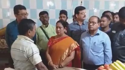 বাজারে প্লাস্টিক নেই তো, আচমকা হানা নেত্রীর