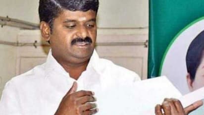 தமிழகத்தில் இதுவரை பதவியேற்காத 10 புதிய சட்டமன்ற உறுப்பினர்களில் 9 பேர் இன்று பதவியேற்றுக்கொண்டனர்.