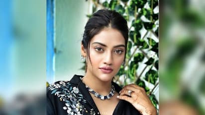 শীতের পড়ন্ত বিকেলে আদরমাখা চুমু নুসরতের, মুহূর্তে ভাইরাল ছবি