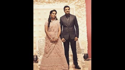 களைகட்டிய காமெடி நடிகர் சதீஷ் - சிந்து ரிஷப்ஷன்... வரவேற்பு நிகழ்ச்சியில் வாழ்த்து மழை பொழிந்த பிரபலங்கள்...!