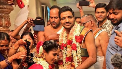 திருமண நாள் அன்று நிறைவேறிய நடிகர் சதீஷின் 25 வருட கனவு! டபுள் சந்தோஷத்தில் கழுத்தில் மாலையோடு அவரே பேசிய வீடியோ!