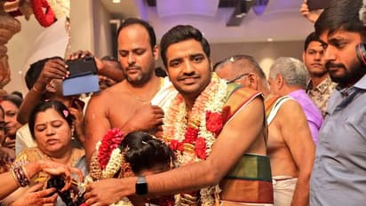 கோலாகலமாக நடந்த காமெடி நடிகர் சதீஷ் திருமணம்... ரிஷப்ஷன், மேரேஜ் இரண்டிலும் மிஸ் ஆகாமல் பங்கேற்ற சிவகார்த்திகேயன்...!