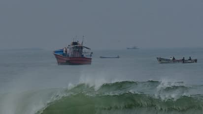 அட கடவுளே... இவர்களுக்கு மட்டும் ஏன் இப்படி நடக்கிறது..!! அந்த ஆண்டவனுக்குத்தான் வெளிச்சம்..!! கதறும் சீமான்.