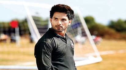 అలిగి వెళ్లిపోయిన స్టార్ హీరో.. అర్జున్ రెడ్డి రీమేక్ కు ఝలక్!