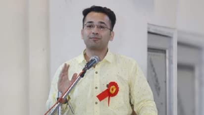 लगातार कोशिश और कड़ी मेहनत की बदौलत UPSC एग्जाम में पाई सफलता, मिला तीसरा स्थान