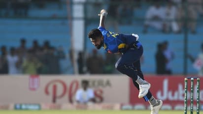 പരിക്കേറ്റ ബാറ്റ്സ്മാനെ റണ്ണൗട്ടാക്കാതെ ലങ്കന് താരത്തിന്റെ മാതൃക; കയ്യടിച്ച് ക്രിക്കറ്റ് ലോകം- വീഡിയോ