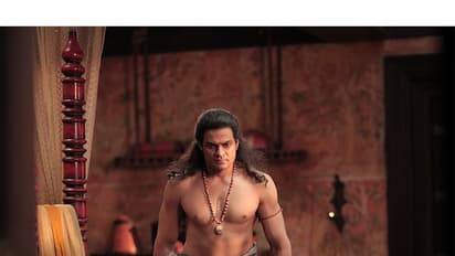 അധികാരത്തിന് നേരെ വാള്‍വീശി അയാള്‍ വരുന്നു; മാമാങ്കം ചിത്രങ്ങള്‍ കാണാം.