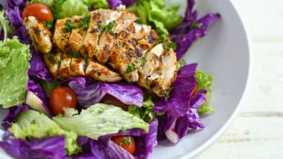 আর রেস্তোরাঁ নয়, এবার বাড়িতেই বানিয়েই ফেলুন মজাদার ক্যাবেজ গ্রিলড চিকেন