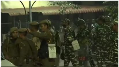 പൗരത്വ ഭേദഗതി ബില്: അശാന്തമായി വടക്കുകിഴക്കന് സംസ്ഥാനങ്ങള്; അസമില് റെയില്വേ സ്റ്റേഷനുകള്ക്ക് തീയിട്ടു