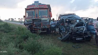 ప్రకాశం జిల్లాలో రోడ్డు ప్రమాదం: నలుగురు మృతి