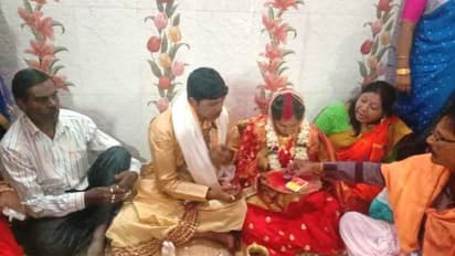 পুত্রবধূকে দাঁড়িয়ে থেকে বিয়ে দিলেন শ্বশুরমশাই, বেনজির দিশার সাক্ষী রইল দুর্গাপুর