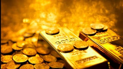 നെടുമ്പാശ്ശേരിയില്‍ വന്‍ സ്വര്‍ണവേട്ട, പിടികൂടിയത് രണ്ട് കോടിയുടെ സ്വര്‍ണം