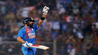 দ্বিতীয় বিবাহ বার্ষিকীতে স্ত্রী অনুষ্কাকে বিশেষ উপহার দিলেন কোহলি