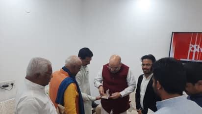 ಬೈ ಎಲೆಕ್ಷನ್ನಲ್ಲಿ ಗೆದ್ದು ಬೀಗಿದ BJP: ಸಿಹಿ ತಿಂದು ವಿಜಯೋತ್ಸವ ಆಚರಿಸಿದ ಶಾ