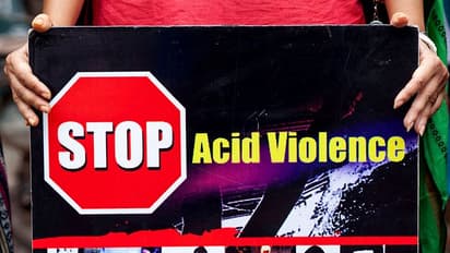 ലോട്ടറി വില്പനക്കാരിക്ക് നേരെ ആസിഡ് ആക്രമണം; ആക്രമിച്ചത് മുൻ ഭർത്താവ്, പ്രതി കസ്റ്റഡിയില്